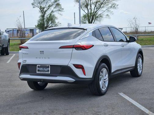 Summit White 2026 Buick Envista Preferred FWD