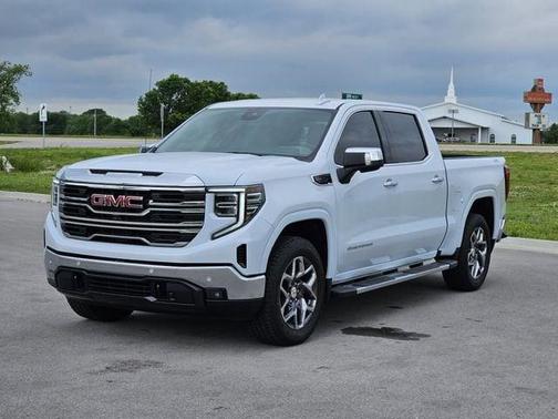 Glacier White Tricoat 2026 GMC Sierra 1500 SLT