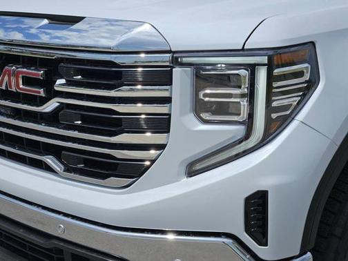 Glacier White Tricoat 2026 GMC Sierra 1500 SLT