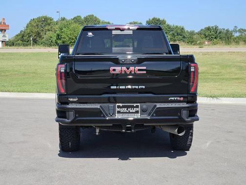 2024 GMC Sierra 2500 AT4