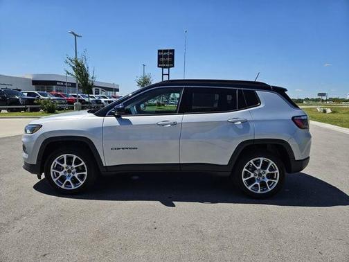 Silver Zynith Metallic Clearcoat 2025 Jeep Compass Limited
