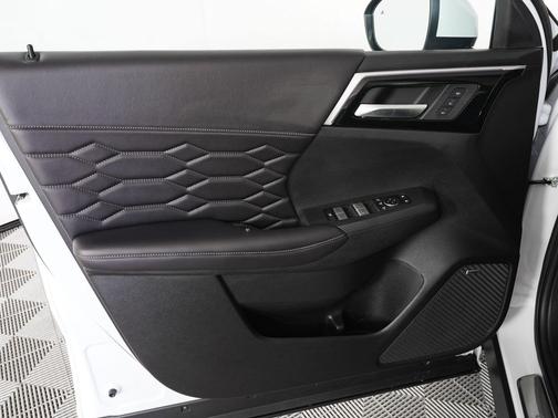 White Diamond 2026 Mitsubishi Outlander SEL