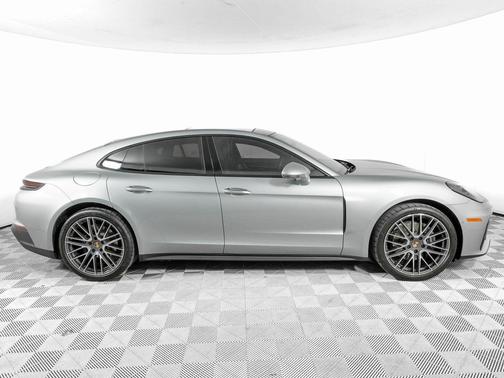 Dolomite Silver Metallic 2026 Porsche Panamera Base