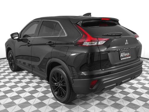 Labrador Black Pearl 2025 Mitsubishi Eclipse Cross LE