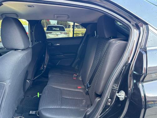 Labrador Black Pearl 2025 Mitsubishi Eclipse Cross LE