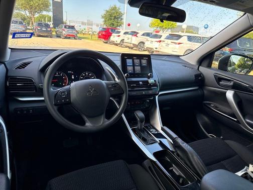 Labrador Black Pearl 2025 Mitsubishi Eclipse Cross LE
