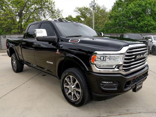 Diamond Black Crystal Pearlcoat 2024 RAM 2500 Longhorn