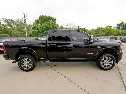Diamond Black Crystal Pearlcoat 2024 RAM 2500 Longhorn