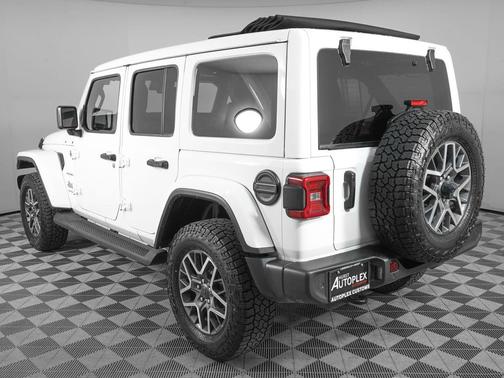 Bright White Clearcoat 2024 Jeep Wrangler 4-Door Sahara 4x4