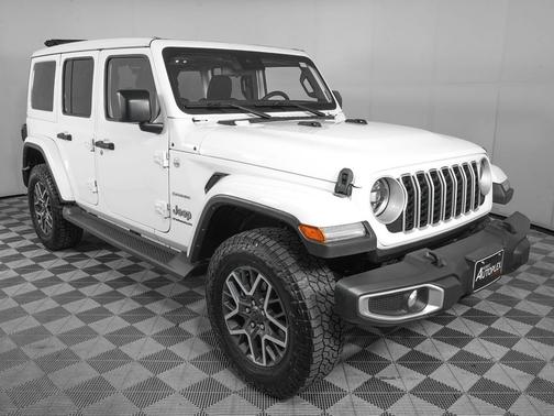 Bright White Clearcoat 2024 Jeep Wrangler 4-Door Sahara 4x4