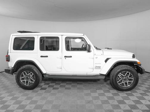 Bright White Clearcoat 2024 Jeep Wrangler 4-Door Sahara 4x4