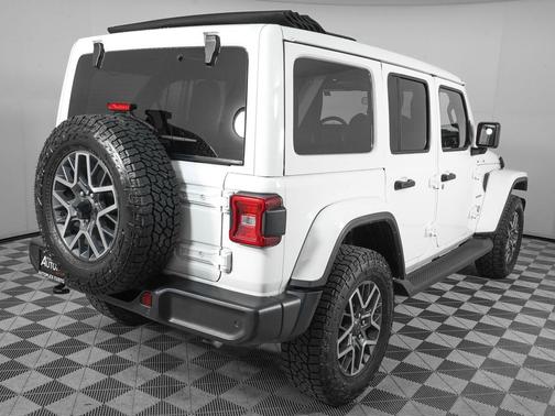 Bright White Clearcoat 2024 Jeep Wrangler 4-Door Sahara 4x4