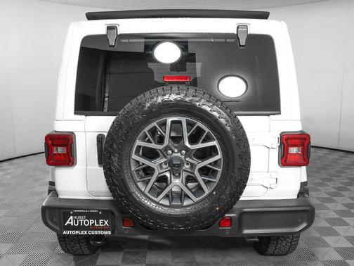 Bright White Clearcoat 2024 Jeep Wrangler 4-Door Sahara 4x4