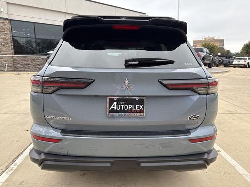 Labrador Black Pearl 2026 Mitsubishi Outlander Trail Edition S-AWC