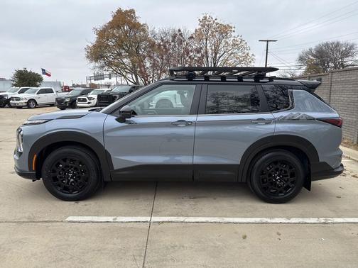 Labrador Black Pearl 2026 Mitsubishi Outlander Trail Edition S-AWC