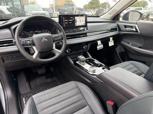 Labrador Black Pearl 2026 Mitsubishi Outlander Trail Edition S-AWC