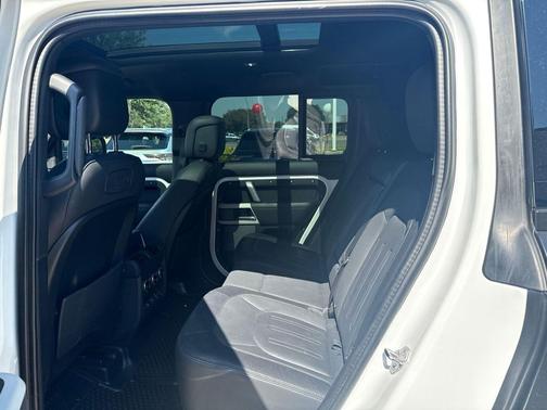 Black Wrap 2022 Land Rover Defender 110 X-Dynamic HSE