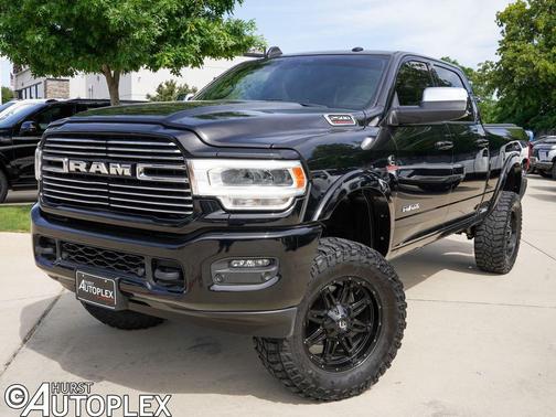 Diamond Black Crystal Pearlcoat 2021 RAM 2500 Laramie Crew Cab 4x4 6'4' Box
