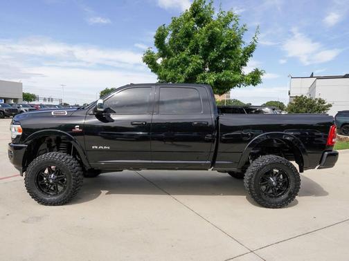 Diamond Black Crystal Pearlcoat 2021 RAM 2500 Laramie Crew Cab 4x4 6'4' Box