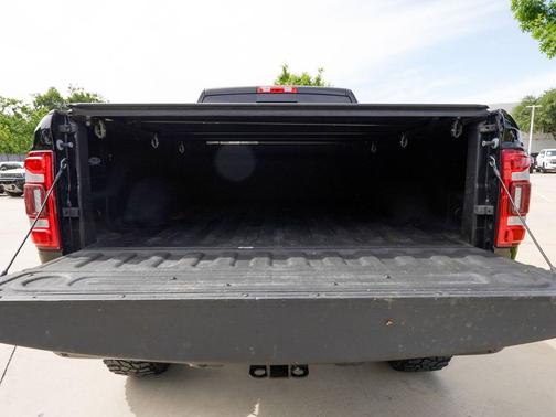 Diamond Black Crystal Pearlcoat 2021 RAM 2500 Laramie Crew Cab 4x4 6'4' Box