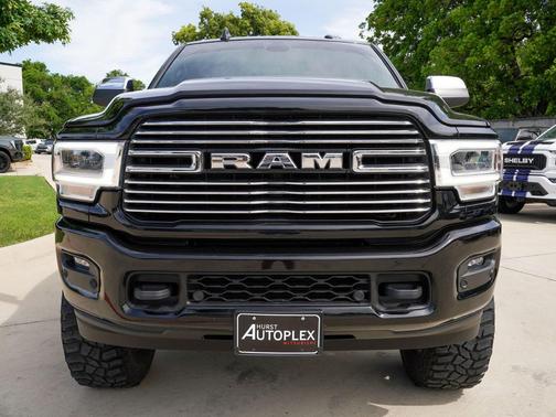 Diamond Black Crystal Pearlcoat 2021 RAM 2500 Laramie Crew Cab 4x4 6'4' Box