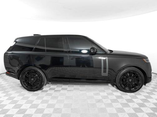 Santorini Black Metallic 2025 Land Rover Range Rover P530 SE