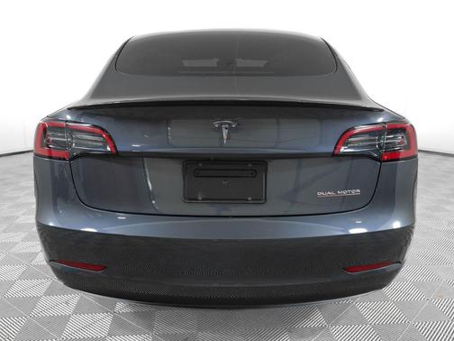 Midnight Silver Metallic 2023 Tesla Model 3 Performance