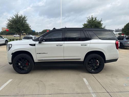 White Frost Tricoat 2023 GMC Yukon Denali Ultimate