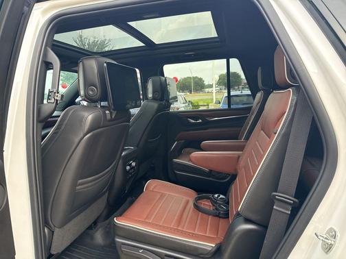 White Frost Tricoat 2023 GMC Yukon Denali Ultimate