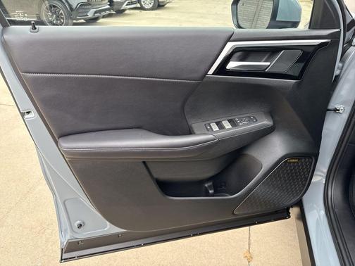 Moonstone Gray Metallic 2026 Mitsubishi Outlander SE S-AWC