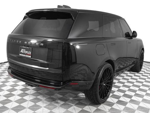 Santorini Black Metallic 2025 Land Rover Range Rover SE
