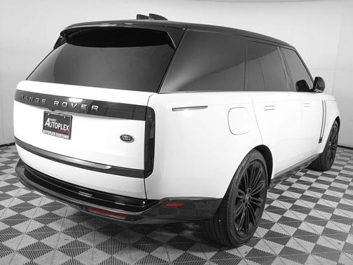 Fuji White 2023 Land Rover Range Rover P400 SE