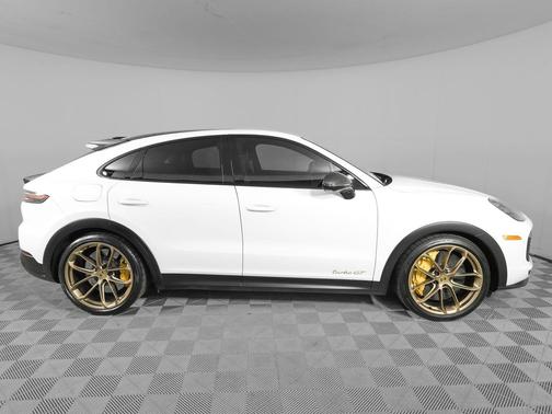 Carrara White Metallic 2023 Porsche Cayenne Turbo GT