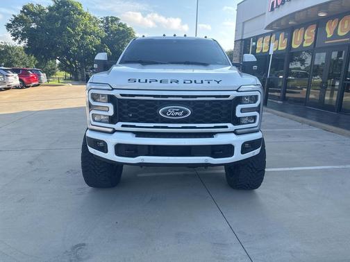 White Metallic 2023 Ford F-250 Lariat