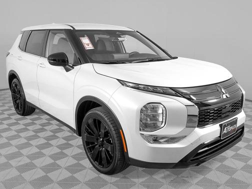 White Diamond 2026 Mitsubishi Outlander LE