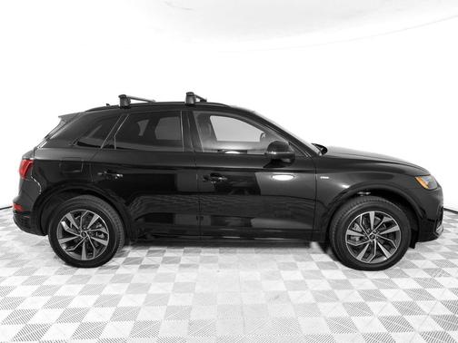 Mythos Black Metallic 2024 Audi Q5 45 S line Premium