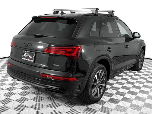 Mythos Black Metallic 2024 Audi Q5 45 S line Premium