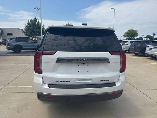 Summit White 2023 GMC Yukon 4WD AT4