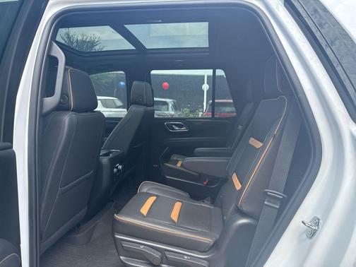 Summit White 2023 GMC Yukon 4WD AT4