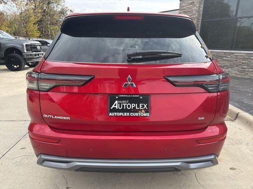 Red Diamond 2026 Mitsubishi Outlander SE