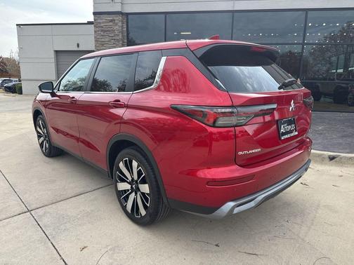 Red Diamond 2026 Mitsubishi Outlander SE