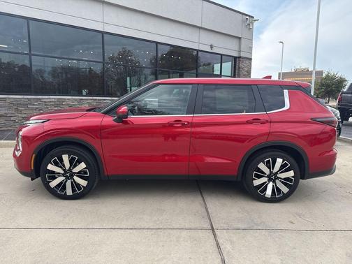 Red Diamond 2026 Mitsubishi Outlander SE