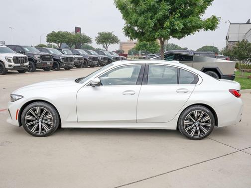 Mineral White Metallic 2025 BMW 330 xDrive