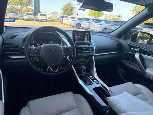Labrador Black Pearl 2023 Mitsubishi Eclipse Cross SEL