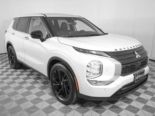 White Diamond 2023 Mitsubishi Outlander SE S-AWC