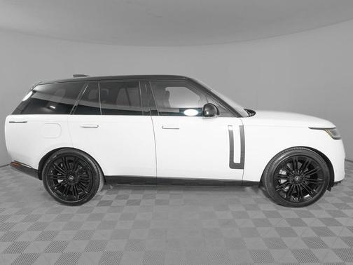 Fuji White 2025 Land Rover Range Rover P530 SE