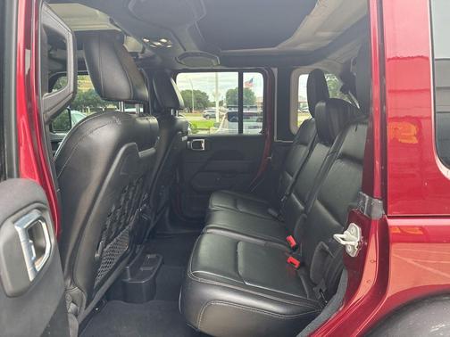 Snazzberry Pearlcoat 2022 Jeep Wrangler Unlimited Rubicon 392