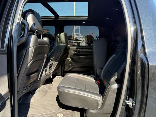 Diamond Black Crystal Pearlcoat 2021 RAM 1500 TRX