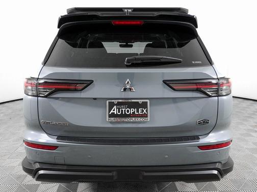 Moonstone Gray Metallic W/ Black Roof 2026 Mitsubishi Outlander Trail Edition S-AWC