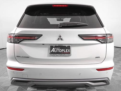 White Diamond 2026 Mitsubishi Outlander SEL